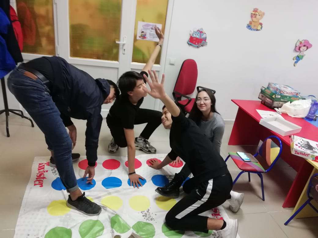 В Актау для студентов из социально-уязвимых семей проводят бесплатные игровые вечера